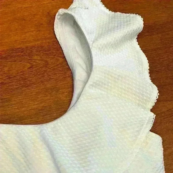 VERO MODA SWIMSUIT LADIES SIZE SMALL OFF WHITE SUMMER POOL BEACH RUFFLE SHOULDER - Picture 3 of 8